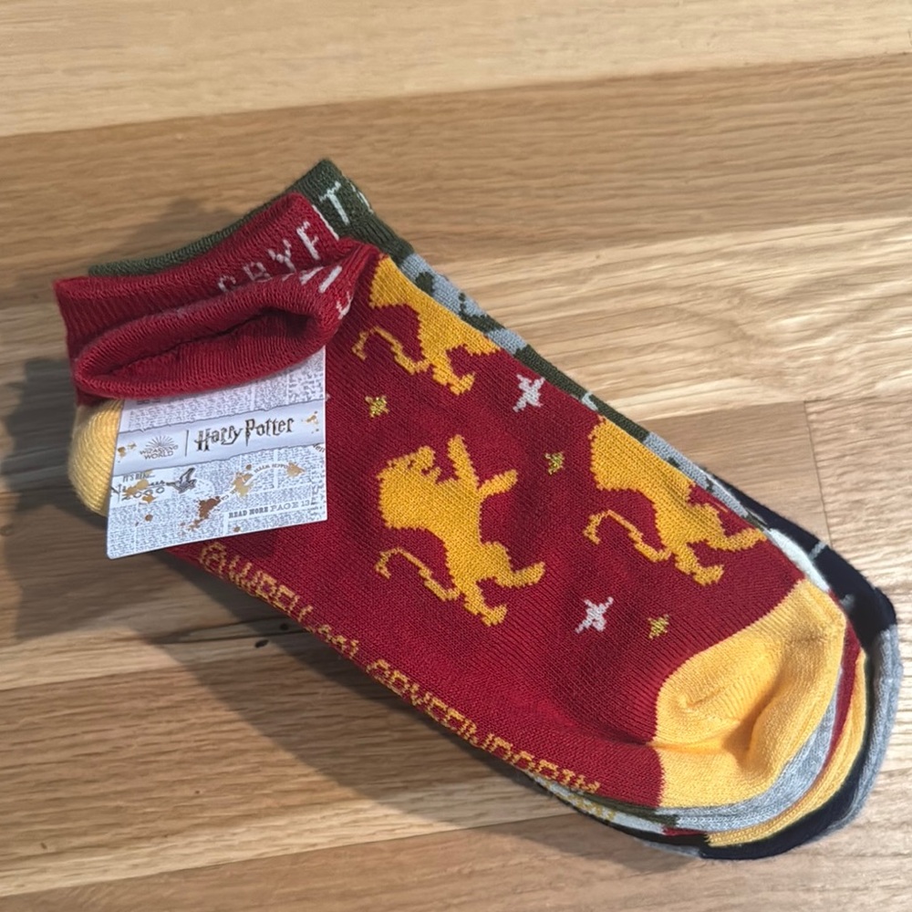 Harry Potter socks NWT size 4-10